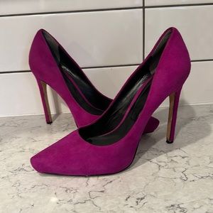 Rachel Roy size 9 4 inch pumps! Super cute and a fun fuchsia color suede